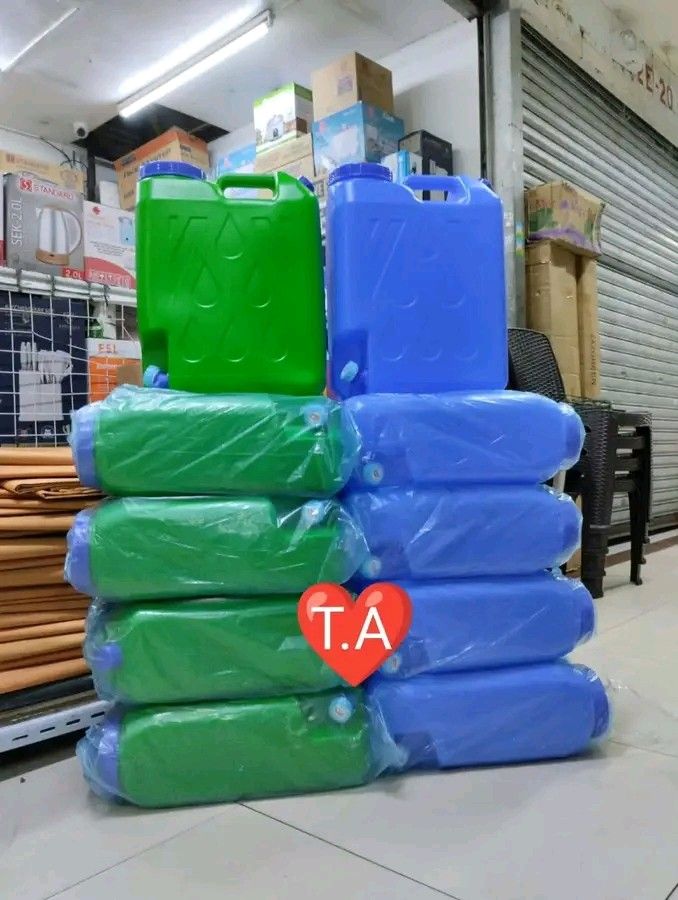 New arrival Gallon Size: 20L Assorted color Good quality (Category: Other Kitchen Appliances) located in Manila. Submitted by vanstar_c4c231 (Listing ID 1466601335, Image 1). Description: New arrival Gallon Size: 20L Assorted color Good quality maramihan order pm me COD via lalamove *may shipping fee*.