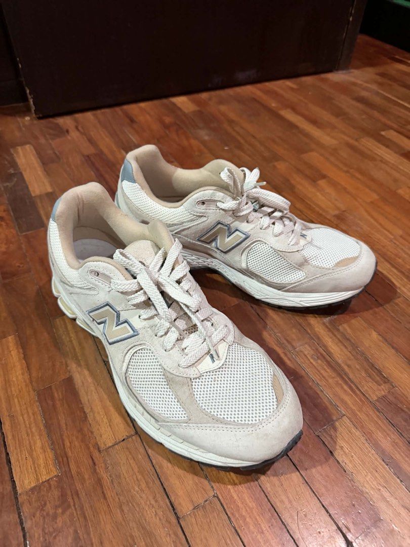New Balance 2002R (US 10.5) (Category: Sneakers) located in Manila. Submitted by avok4yedo (Listing ID 1466765304, Image 2). Description: Newbalance 2002R Off White size 10.5 USused 5x only.
