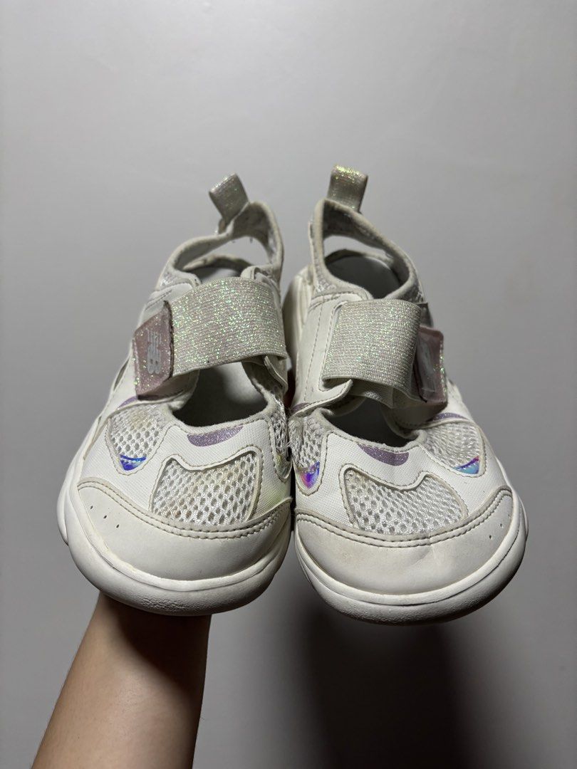 New balance (21cm) (Category: Babies & Kids Fashion) located in Imus. Submitted by littlebooythriftstore (Listing ID 1466750178, Image 2). Description: Bacoor caviye.
