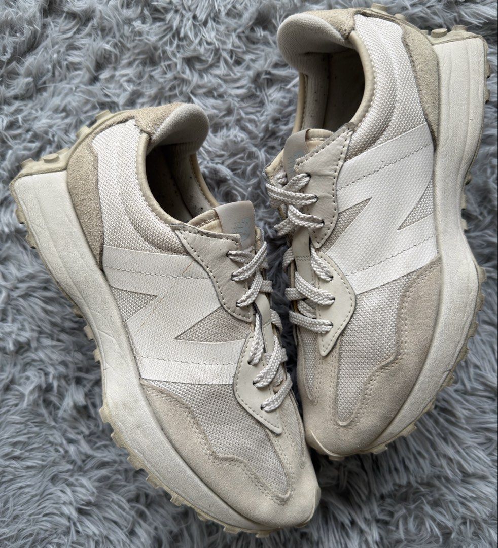 New Balance 327 (Category: Casual Shoes) located in Quezon City. Submitted by shoeplug.ph (Listing ID 1466647088, Image 1). Description: New Balance 327 size 8.5us M worn in good condition / no box pair only ₱1,500 dm if interested .