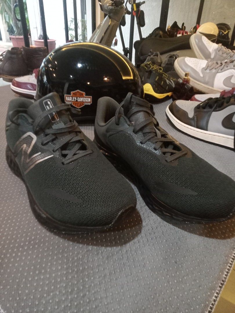 New Balance Arishi (Category: Sneakers) located in Makati City. Submitted by pardsroman (Listing ID 1466589845, Image 1). Description: MOP via BPI or gcash payment first before delivery no return no exchange. shipping at buyers expense US 9.