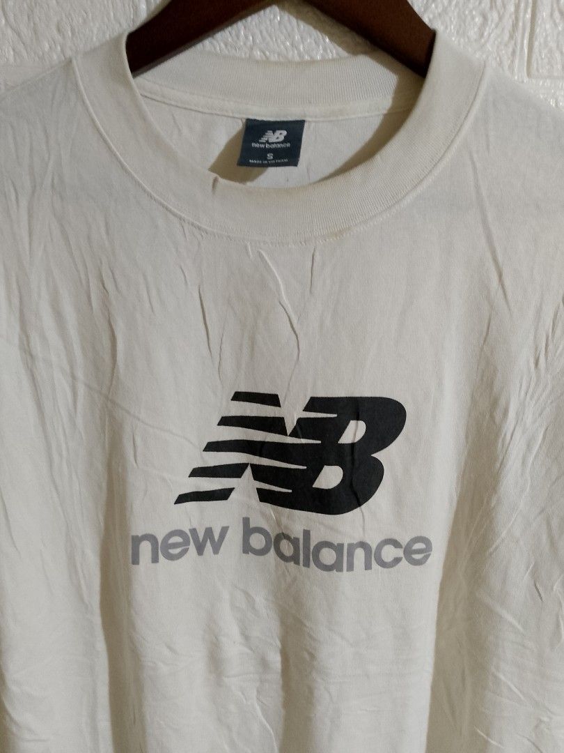 NEW BALANCE SHIRT (Category: Activewear) located in Tabaco. Submitted by zerothreethrift (Listing ID 1466721449, Image 2). Description: NEW BALANCE SHIRT SIZE SMALL EXCELLENT PM IF INTERESTED ALBAY LOCATION.