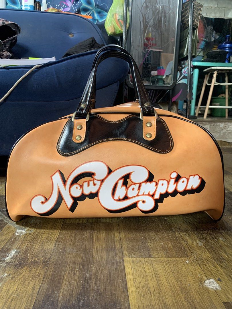 NEW CHAMPION LEATHER BOWLING BAG (Category: Belt bags, Clutches and Pouches) located in Davao. Submitted by yokapaynds (Listing ID 1466722029, Image 1). Description: Width 19 Length 9 No Issue Good as new.