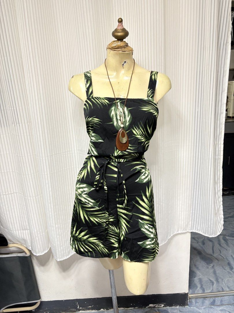 New Look Tropical Palm Print Romper (Category: Rompers) located in General Trias. Submitted by crissy9053136 (Listing ID 1466695965, Image 1). Description: - Brand: New Look - Style: Palm leaf print romper with square neckline and thick straps - Size: UK 12 / EU 40 / US 8 - Extras: Includes a matching waist tie belt for a flattering fit - Fabric: Light and breezy material, ideal for warm weather and vacation vibes - Condition: Excellent.