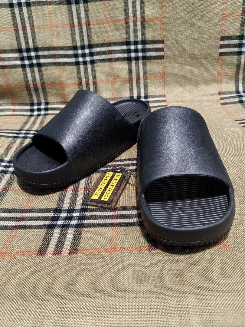 NIKE (Category: Slippers & Slides) located in Baguio. Submitted by curated_luxe_brandeds (Listing ID 1466641301, Image 3). Description: NIKE SIZE US 8 ON TAG SEE PICS FOR DETAILS EXCELLENT CONDITION COLOR MAY VARY DUE TO LIGHTING MOP BDO /GCASH NO COD /COP PHYSICAL STORE :STALL 324A THIRD FLOOR SKYWORLD SESSION ROAD BAGUIO CITY FB PAGE /CAROUSELL : curated_luxe_brandeds FACEBOOK SELLING ACCOUNT : Esteph Colpita SA.