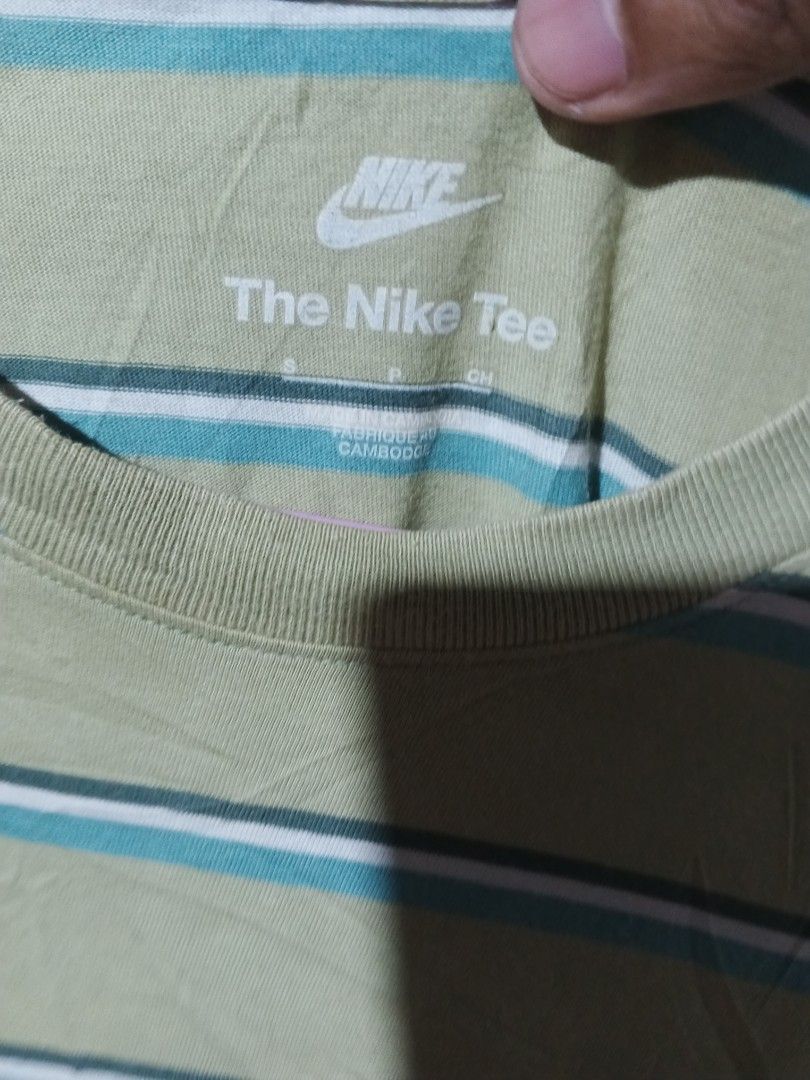 nike (Category: Activewear) located in Isabel. Submitted by nieljun112187 (Listing ID 1466679254, Image 3). Description: nike width 19 length 28 colorate 9 no issue so far.
