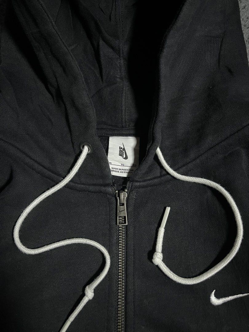 Nike (Category: Hoodies) located in Aurora. Submitted by dl.thrift06 (Listing ID 1466770237, Image 3). Description: Excellent condition 10/10 color rate Issue: ❌ Size on tag: XL (boxy) Waist:25 Length: 27.5 👕Need Wash 📦Buyers will shoulder shipping fee. 📸Product color may slightly vary due to lighting during photoshoot or to your monitor settings. ⚠️Joy/flaker will be posted! ⚠️No deleting comments be responsible buyer..