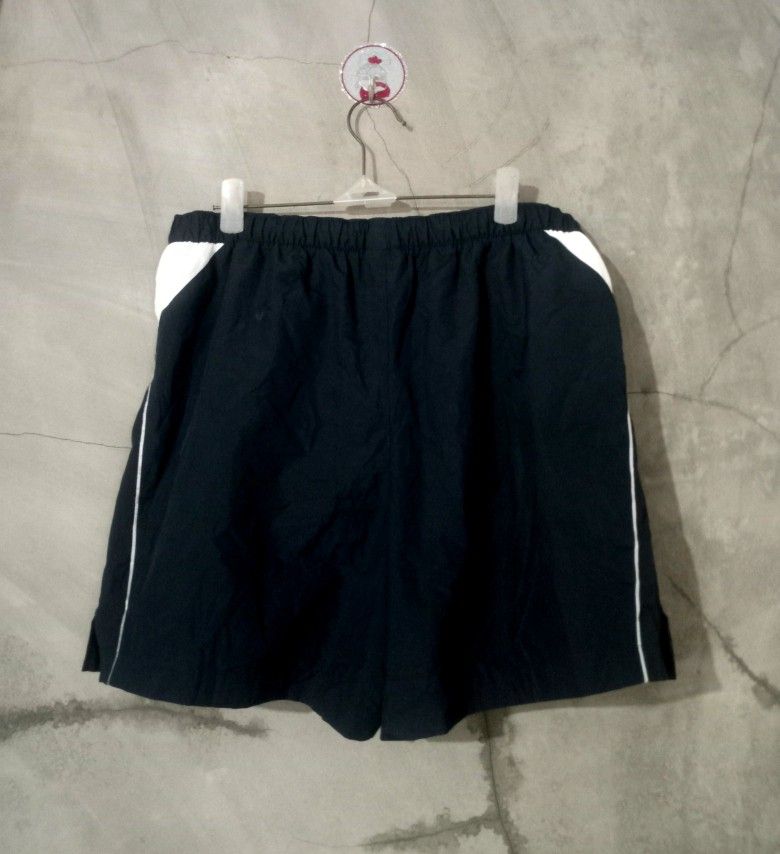 Nike & Black Athletic Short Drifit (Category: Shorts) located in Manila. Submitted by boldfalcon.38de78 (Listing ID 1466580776, Image 2). Description: Nike black & white 📍 athletic shorts Dri -fit a white Swoosh logo white diamond or side-panel accents Authentic 💯 Excellent Condition Size M W - 29 stretch 33'34 L - 15 Leeg Opener 11 10/10 color rate Php 480 + sf DM 💌.