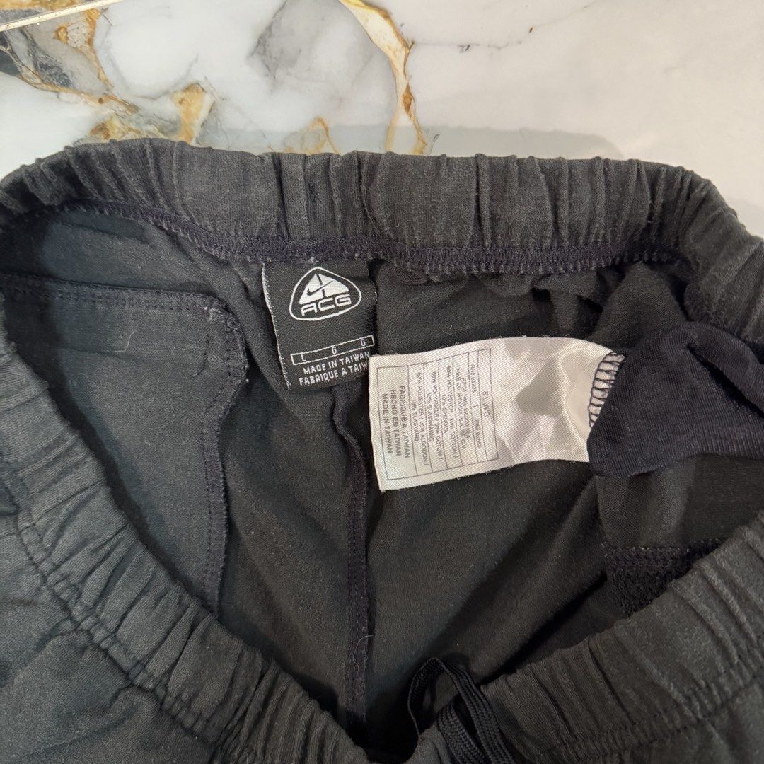 Nike ACG Black Sweatpants Size L (Category: Joggers) located in Manila. Submitted by fastflip.ph (Listing ID 1466727465, Image 3). Description: - Brand: Nike ACG - Color: Black - Size: Large (L) - Made in Taiwan - Material: Poly-cotton-spandex blend - Fit: Relaxed fit - Waistband: Elastic with adjustable drawstring - Pockets: Includes a secure zippered back pocket - Details: Subtle ACG branding on the lower leg hem - Condition: Excellent / Ready 