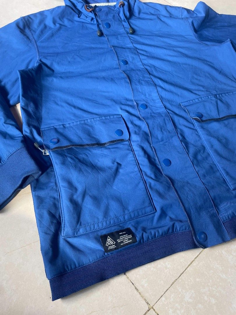 Nike ACG hooded jacket (Category: Coats, Jackets and Outerwear) located in Bacolod City. Submitted by thriftedlifestore (Listing ID 1466705210, Image 2). Description: Mens Fit to Large Condition: Very Good Issue: Washable Stains and Repairable Expired Glue on pockets ( Please Pm nlng po sa issue) color rate: 8/10.