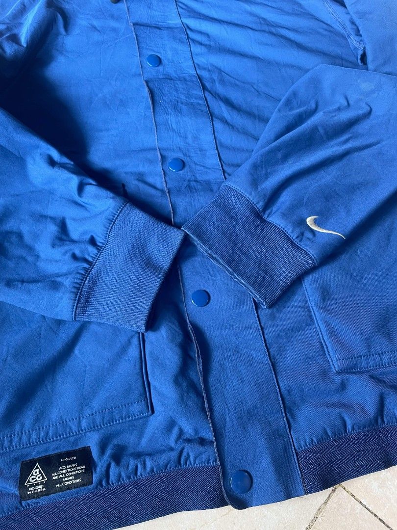 Nike ACG hooded jacket (Category: Coats, Jackets and Outerwear) located in Bacolod City. Submitted by thriftedlifestore (Listing ID 1466705210, Image 3). Description: Mens Fit to Large Condition: Very Good Issue: Washable Stains and Repairable Expired Glue on pockets ( Please Pm nlng po sa issue) color rate: 8/10.