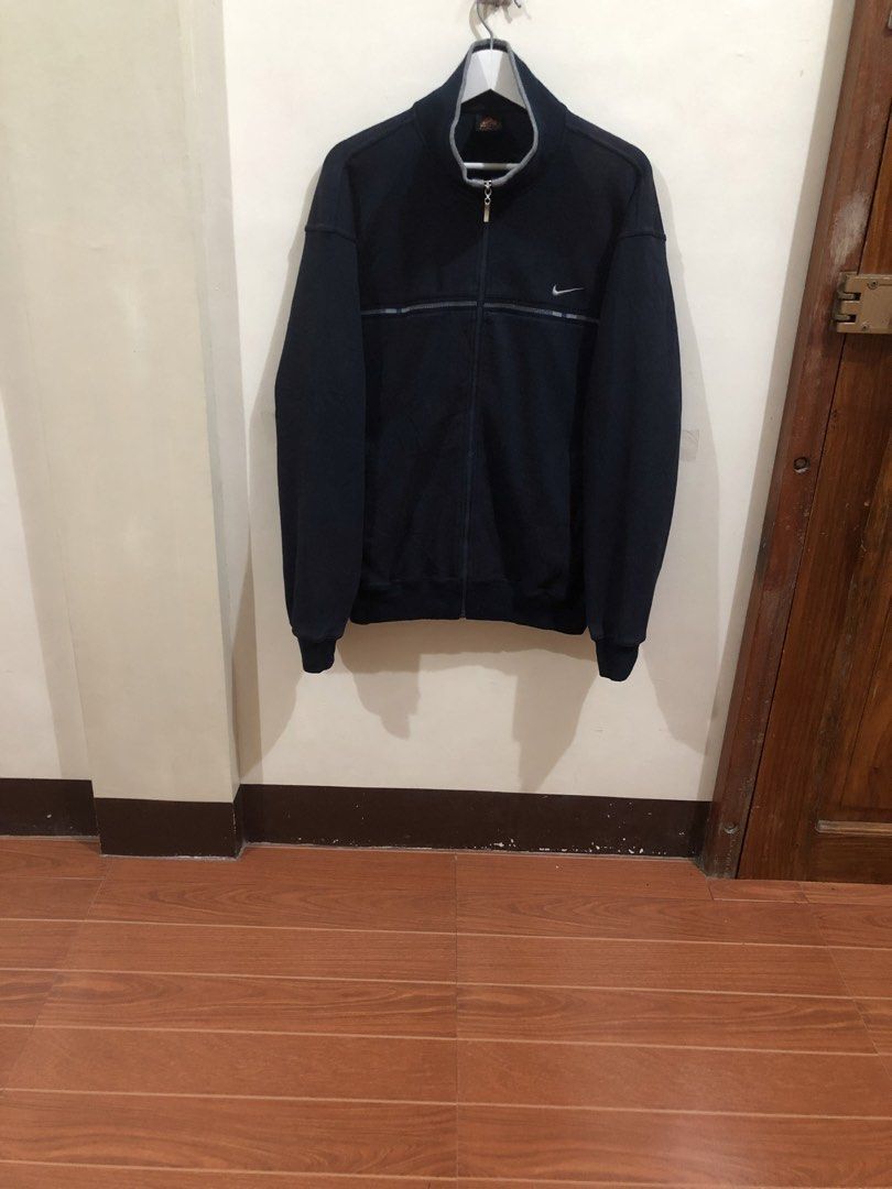 Nike Acg Jacket (Category: Coats, Jackets and Outerwear) located in Oas. Submitted by alithrifthunter (Listing ID 1466771056, Image 2). Description: .