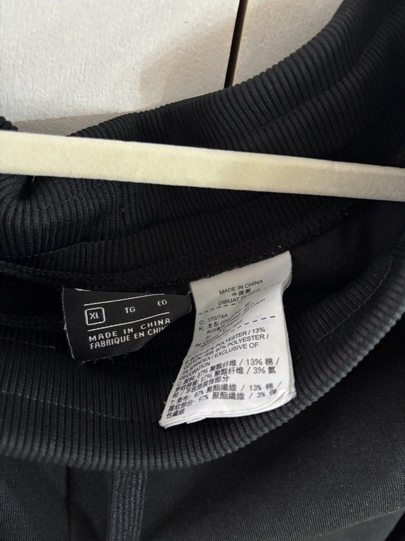 NIKE AIR JOGGERS (Category: Other Bottoms) located in Quezon City. Submitted by soldbypam (Listing ID 1466607735, Image 3). Description: XL on tag Photos in all angles already posted to avoid asking for more “actual pics” No when worn I do not respond to low ballers.