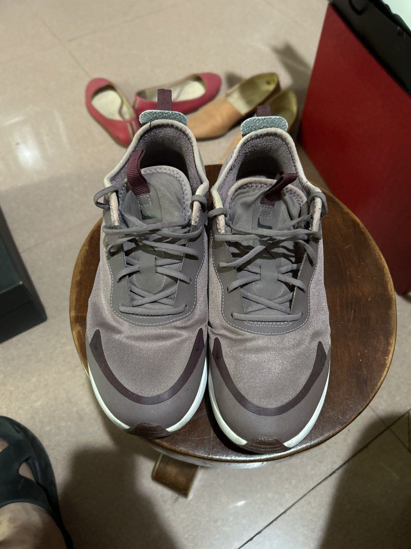 Nike Air Max Dia 'Plum Eclipse' (AQ4312-201) (Category: Sneakers) located in Alitagtag. Submitted by patrickvillanueva (Listing ID 1466612149, Image 2). Description: - Brand: Nike Air Max - Colorway: Mauve and purple - Design: Low-top with lace-up front, heel and tongue pull tabs - Sole: Chunky white and dark sole with visible air cushioning - Condition: Excellent daily wear shoes with minimal signs of previous use -Issue: Bottom Sole, inner, nat