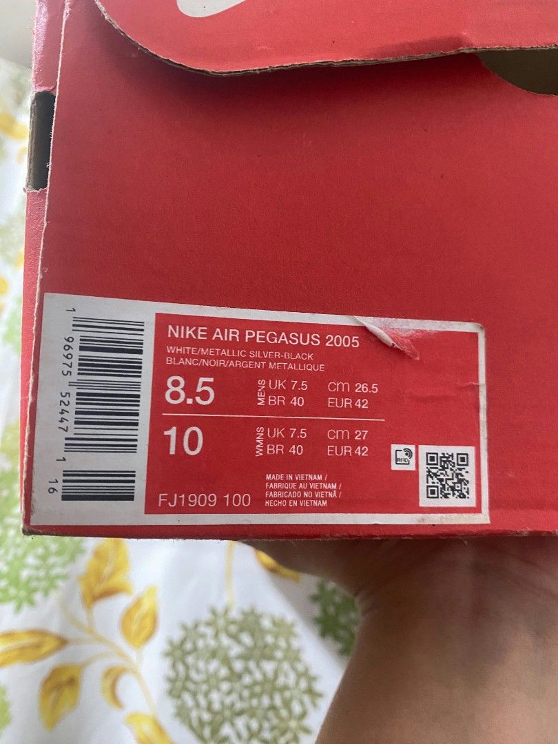 Nike Air Pegasus 2005 White Black (Category: Sneakers) located in Marikina City. Submitted by sorianojuan867 (Listing ID 1466564815, Image 3). Description: Rfs: Need Cashh 3x lang nagamit Madumi lang dahil sa alikabok dahil nakatambak lang.