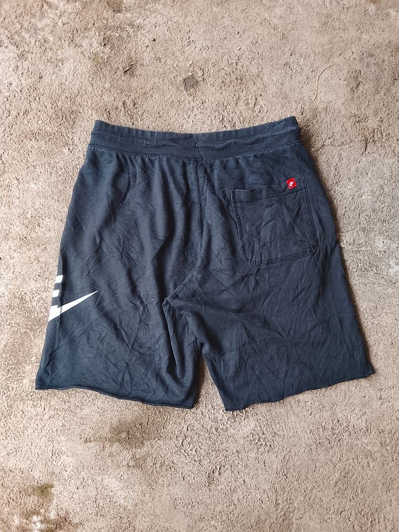 NIKE ALUMNI (Category: Shorts) located in Salay. Submitted by kenzmisael55555 (Listing ID 1466600874, Image 3). Description: Size Medium on tag Color rate: 9/10 or better NO ISSUE ❌‼️ GOOD CONDITION ‼️‼️‼️‼️COMPLETE TAGS‼️‼️‼️ AUTHENTIC‼️‼️.