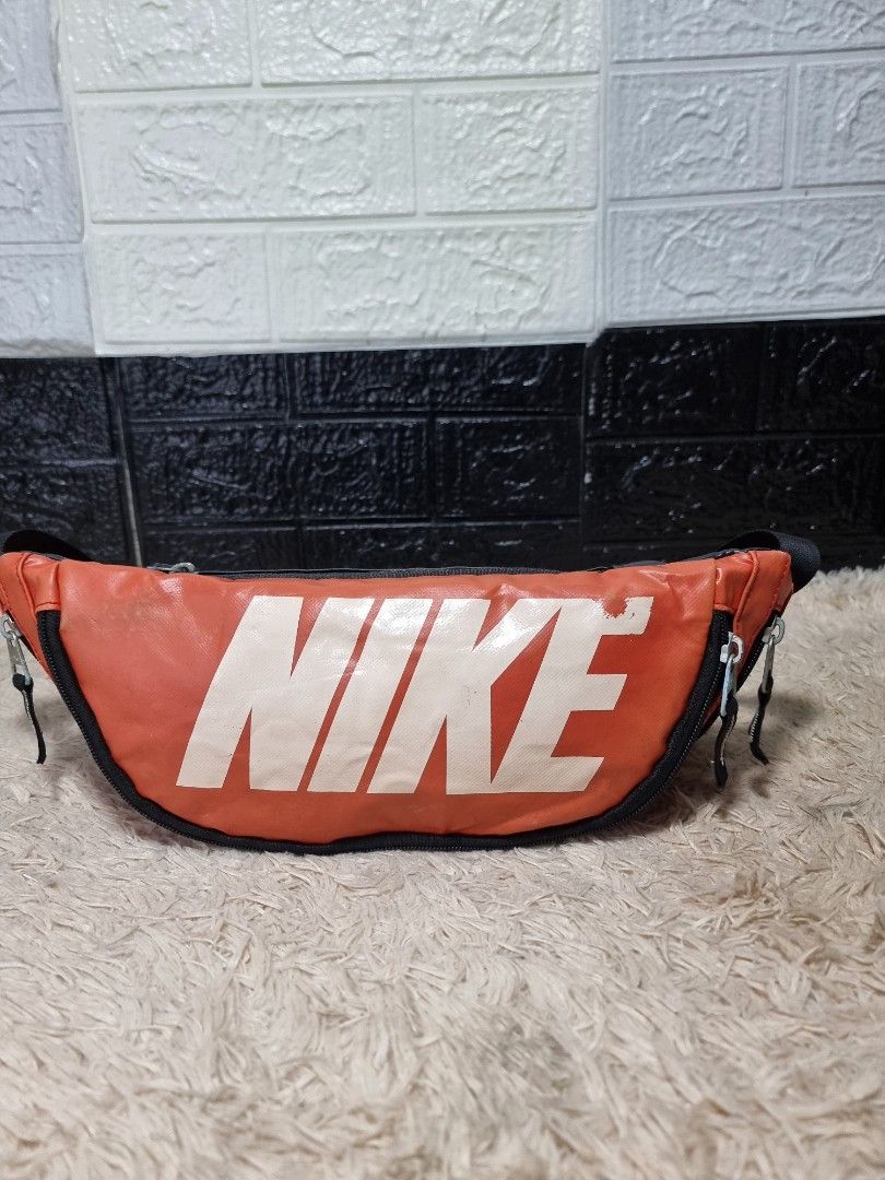 Nike Belt bag (Category: Belt bags, Clutches and Pouches) located in Bugallon. Submitted by preloverelove07 (Listing ID 1466727220, Image 2). Description: Nike Belt Bag Patent issue sign of use Authentic Pangasinan.