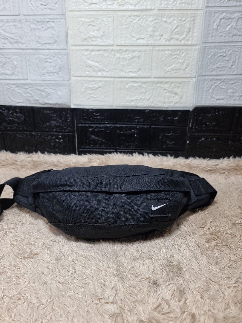 Nike Belt bag (Category: Belt bags, Clutches and Pouches) located in Bugallon. Submitted by preloverelove07 (Listing ID 1466733783, Image 1). Description: Authentic Pangasinan Free shipping Medium.