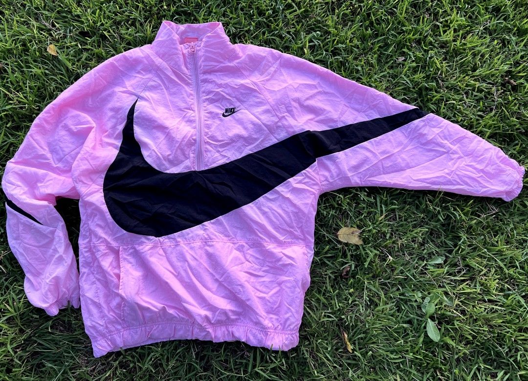 Nike Big Swoosh Packable Windbreaker (Category: Activewear) located in General Mariano Alvarez. Submitted by trifcloset (Listing ID 1466668933, Image 1). Description: Nike Big Swoosh Packable Windbreaker size Medium oversized fit to XL 9.5 Condition 2500 + shipping fee.