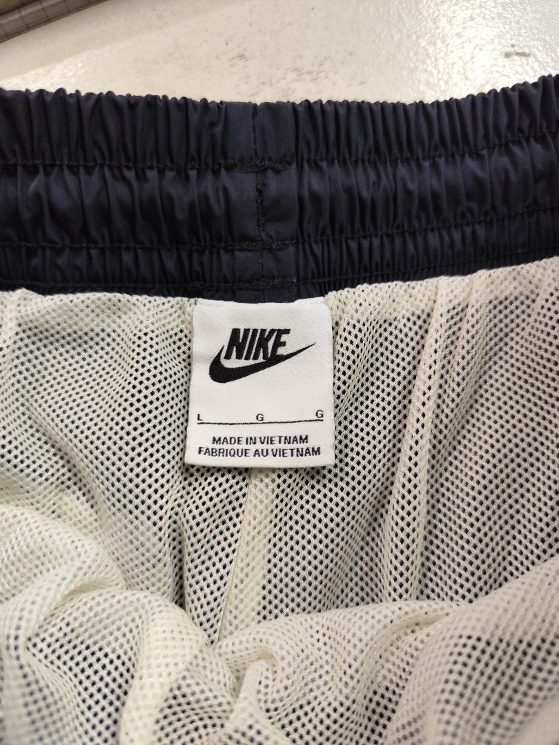 Nike Big Swoosh Wooven Shorts (Category: Shorts) located in Compostela. Submitted by fashiondeamar (Listing ID 1466700948, Image 3). Description: Nike Big Swoosh Wooven Shorts Large on Tag W30-36> L25 Hem 15 Excellent Condition.