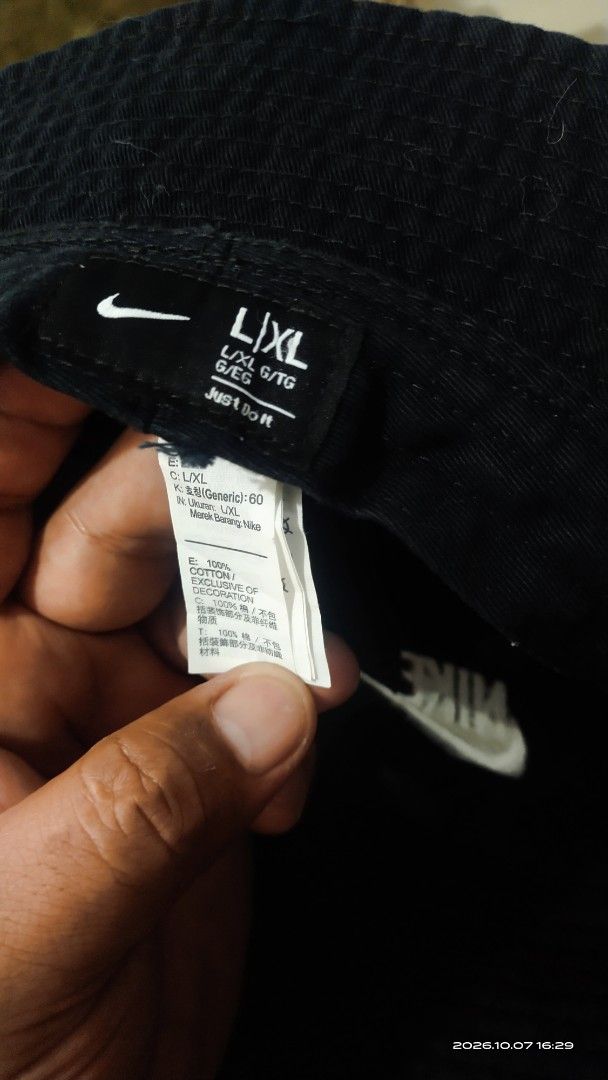 Nike Black Bucket Hat L/XL (Category: Caps & Hats) located in Manila. Submitted by rhobin.m08 (Listing ID 1466715584, Image 2). Description: - Brand: Nike - Style: Classic streetwear bucket hat - Color: Black with white embroidered logo - Size: L/XL (60 cm) - Material: 100% cotton for comfort - Condition: Excellent, inner tags and product codes intact - Ideal for: Casual everyday wear and outdoor activities.