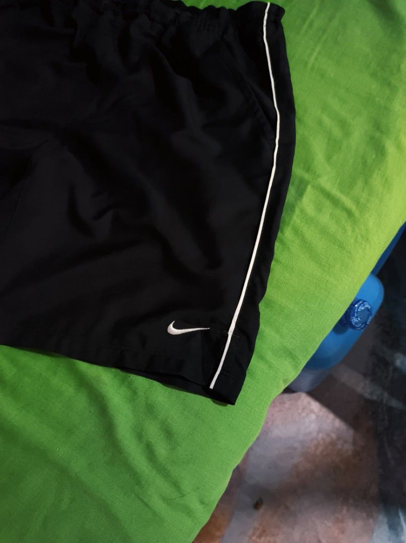 NIKE BLACK DRIFIT SHORTS (Category: Shorts) located in Taguig. Submitted by steeze_plug (Listing ID 1466612264, Image 2). Description: EXCELLENT Condition! No issues Authentic piece! ✅ 10/10 color rate (no fades & discolorations) 🖤✨ Embroidered swoosh logo Solid neto! 🙌 Dimes: L Free waistline size 19 length 12 leg open 🚛 J&T/FLASH EXPRESS delivery ➤ (Payment must be processed first) 🛵 Can also do Lalamove delivery if malapit ➤ (Can do COD, o