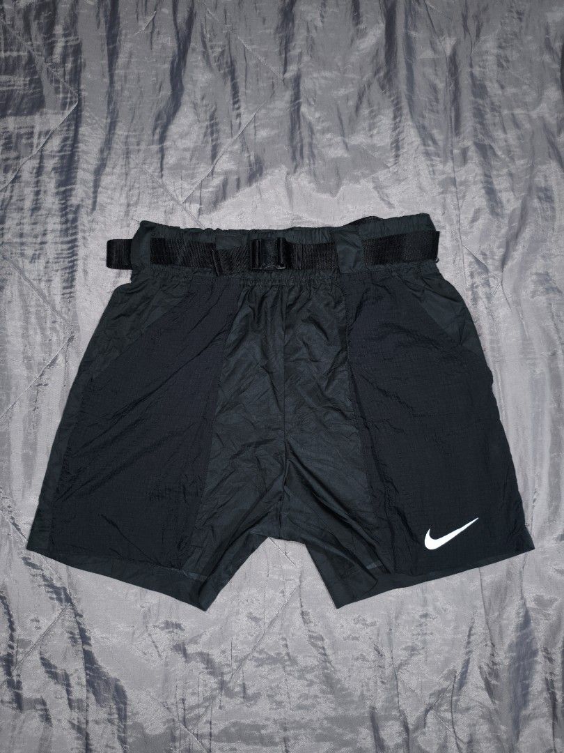 Nike Black Nylon Utility Belted Shorts Size M (Category: Shorts) located in Polangui. Submitted by quongmarka50283 (Listing ID 1466680657, Image 1). Description: dimes:16/28 to 30 color rate:9.7/10 no issue.