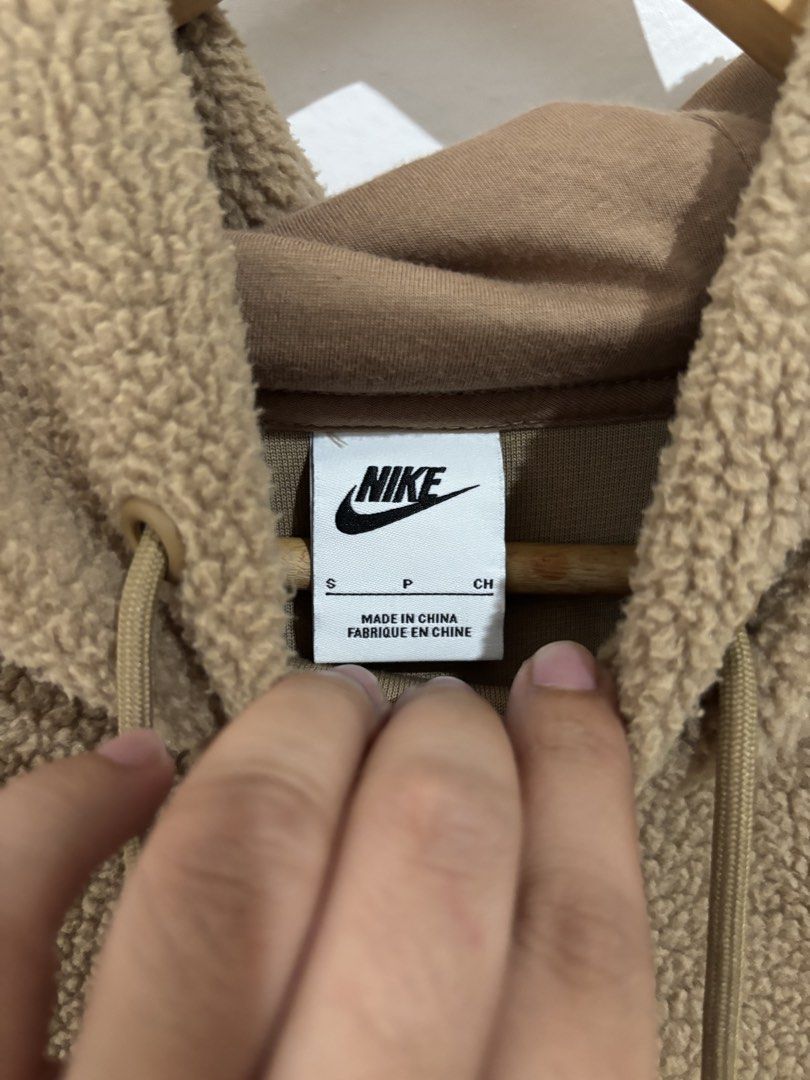 NIKE BROWN SHERPA🤎 (Category: Coats, Jackets and Outerwear) located in Butuan. Submitted by thrift.maxey (Listing ID 1466615150, Image 2). Description: 22/27 As new.