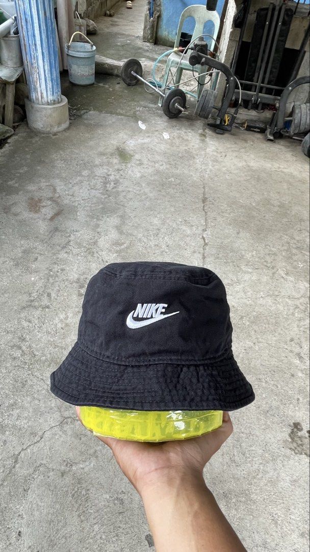 Nike bucket hat (Category: Caps & Hats) located in Butuan. Submitted by cgsayas20083001 (Listing ID 1466642498, Image 1). Description: See pic issue .