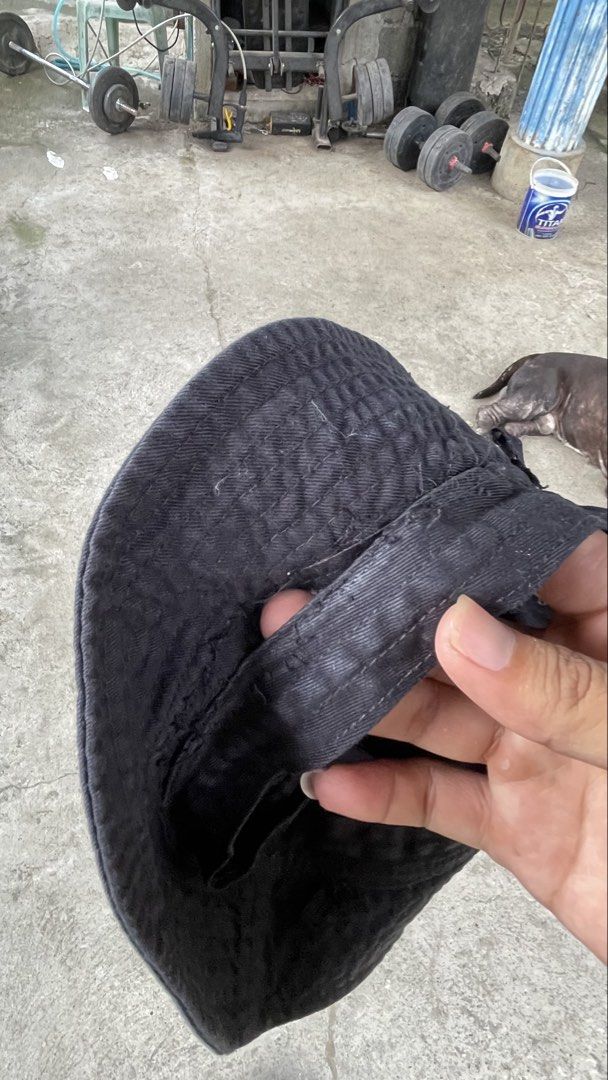 Nike bucket hat (Category: Caps & Hats) located in Butuan. Submitted by cgsayas20083001 (Listing ID 1466642498, Image 3). Description: See pic issue .
