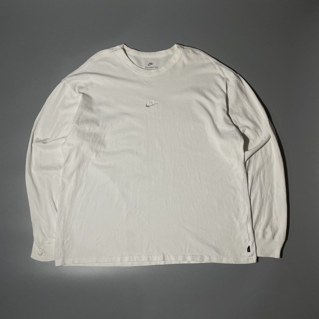 Nike center swoosh sweatshirt (Category: Hoodies) located in Leyte. Submitted by vincentjohn3 (Listing ID 1466697006, Image 1). Description: Nike Center Swoosh Long sleeve Large-XL Width 25 Length: 28 Good as newCondition Color Rate: 9.8/10 .