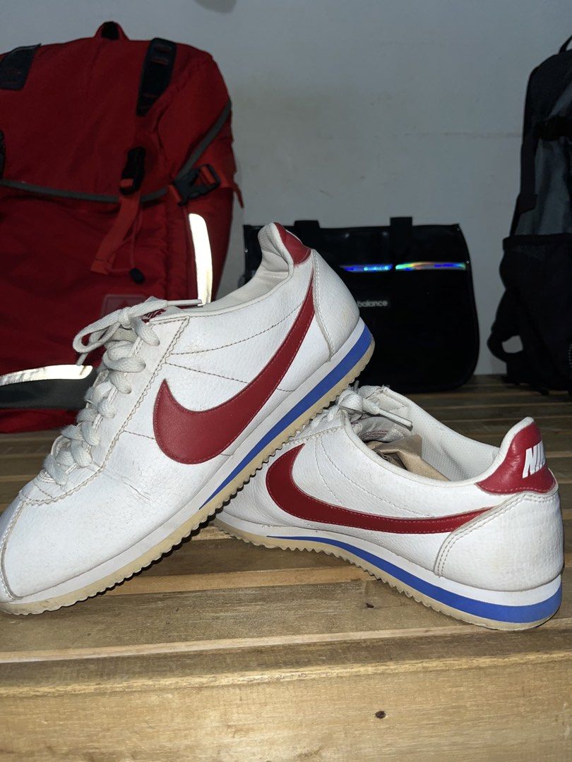 Nike cortez classic leather (Category: Sneakers) located in Cebu City. Submitted by thrift.sht (Listing ID 1466674165, Image 2). Description: Nike Cortez Classic Leather ✨ ✔ Colorway: White / Varsity Red / Game Royal - Forrest Gump ✔ Material: Genuine Leather ✔ Condition: 9/10 - good condition, minimal crease ✔ No sole sep, no major flaws Size: 9US RFS: Declutter 📍 Cebu City Meet up / Ship via J&T / LBC.