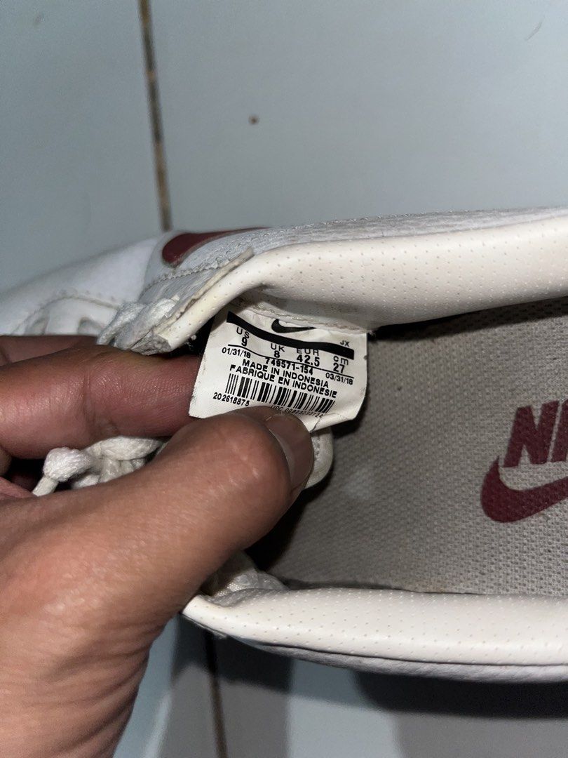 Nike cortez classic leather (Category: Sneakers) located in Cebu City. Submitted by thrift.sht (Listing ID 1466674165, Image 3). Description: Nike Cortez Classic Leather ✨ ✔ Colorway: White / Varsity Red / Game Royal - Forrest Gump ✔ Material: Genuine Leather ✔ Condition: 9/10 - good condition, minimal crease ✔ No sole sep, no major flaws Size: 9US RFS: Declutter 📍 Cebu City Meet up / Ship via J&T / LBC.