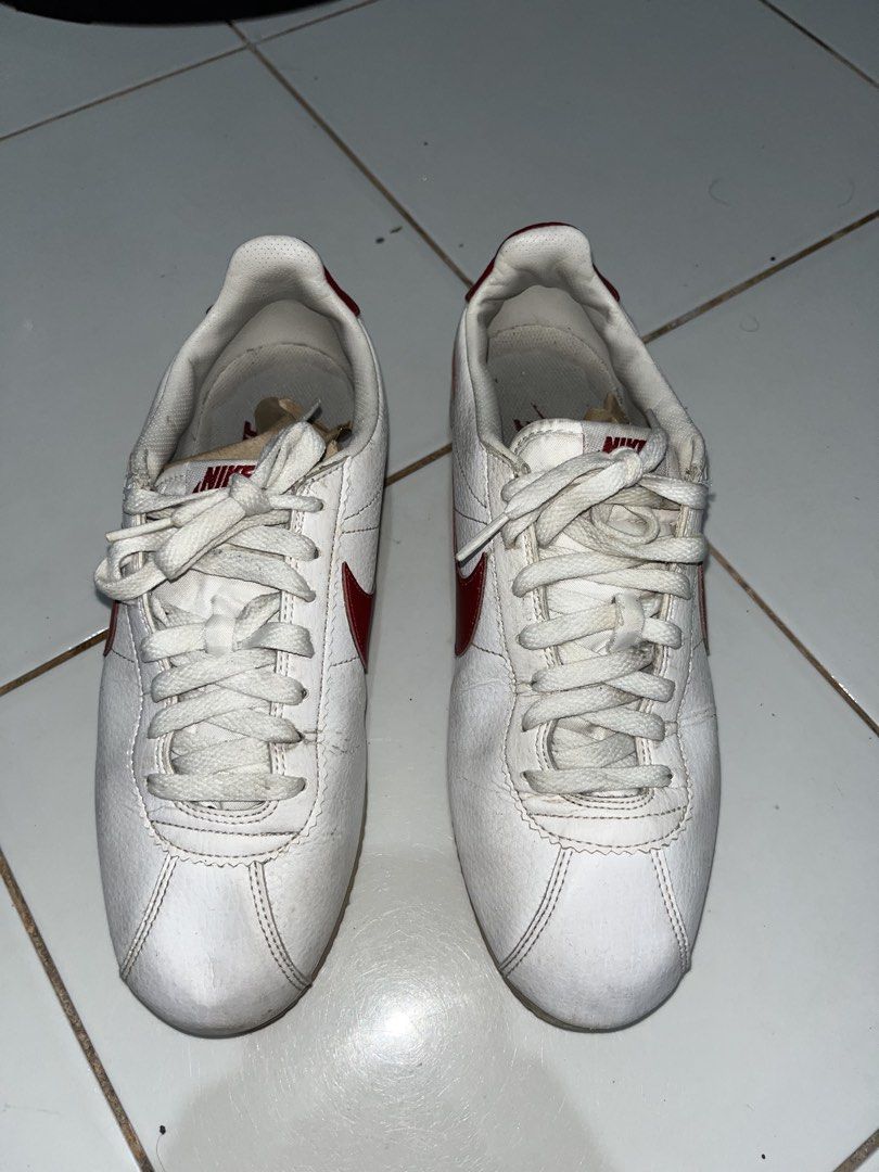 Nike cortez classic leather (Category: Sneakers) located in Cebu City. Submitted by thrift.sht (Listing ID 1466674165, Image 1). Description: Nike Cortez Classic Leather ✨ ✔ Colorway: White / Varsity Red / Game Royal - Forrest Gump ✔ Material: Genuine Leather ✔ Condition: 9/10 - good condition, minimal crease ✔ No sole sep, no major flaws Size: 9US RFS: Declutter 📍 Cebu City Meet up / Ship via J&T / LBC.