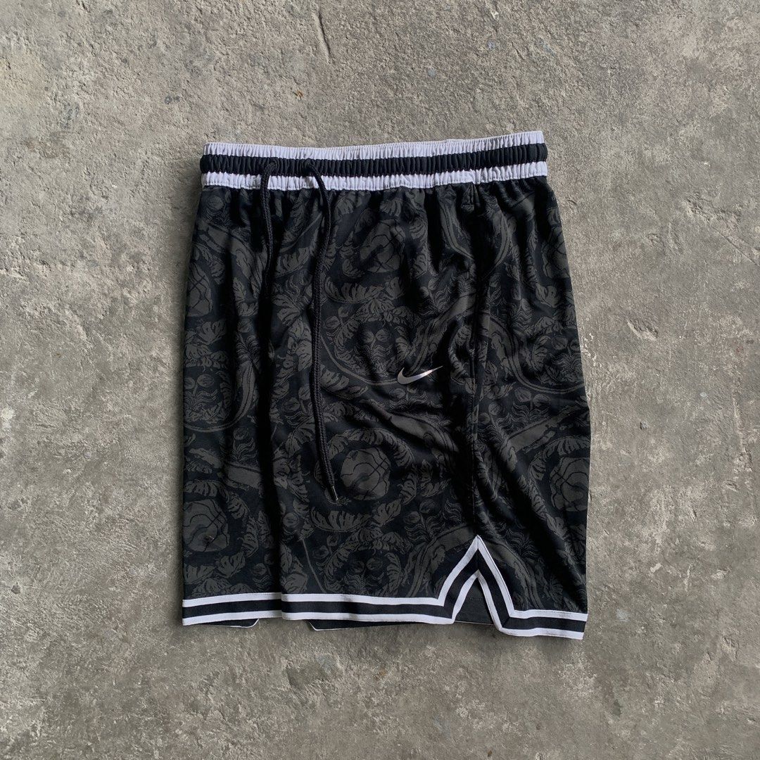 Nike DNA Short (Category: Shorts) located in Manila. Submitted by egersss (Listing ID 1466611423, Image 1). Description: Nike Dna Black - XL on tag (adult) - Dimes: Waist 30-38 x Length 21 - Good condition - No issue - Location: Imus Cavite.