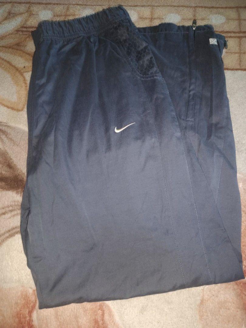 Nike Embroidered Track Pants (Category: Joggers) located in Manila. Submitted by rhoydyyy (Listing ID 1466649537, Image 2). Description: Size on Tag: XL Length: 40 Issue: non working yung zipper sa left leg(fixable), cut yung wash tag pwede meetup, pickup kung malapit jnt kapag malayo.