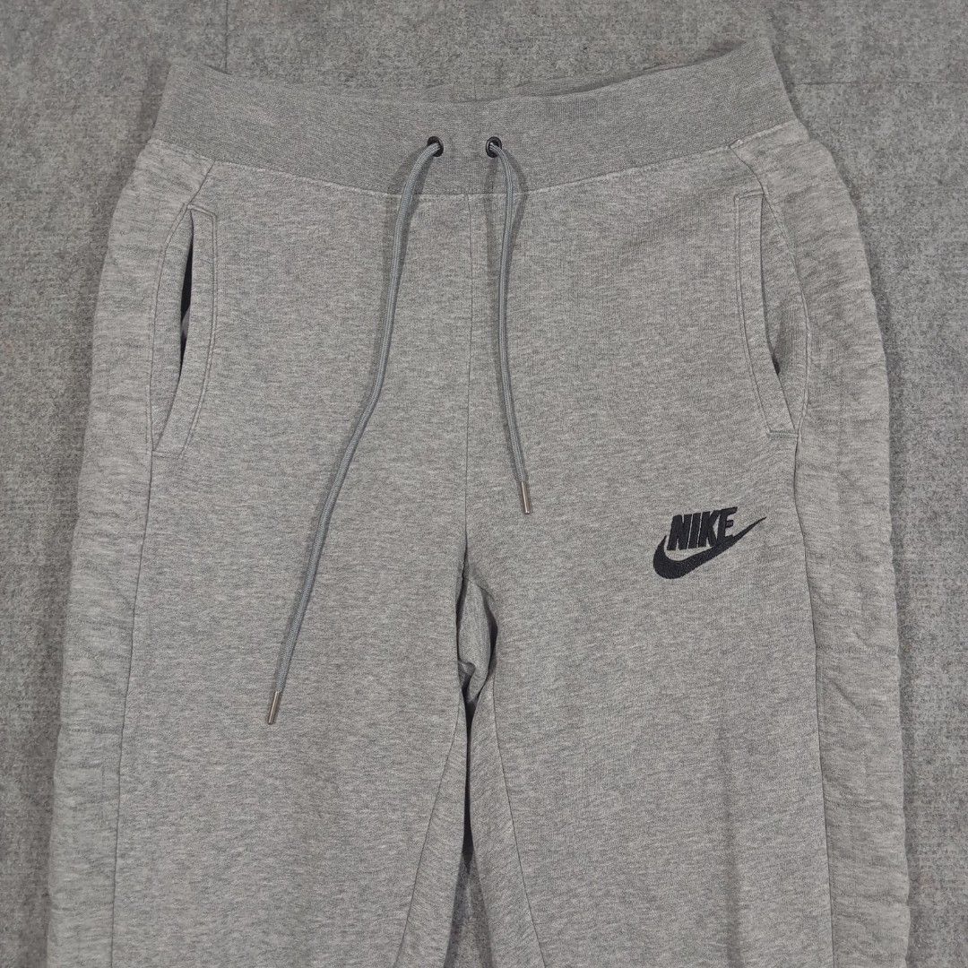 Nike Fleece Jogger Pants (Category: Joggers) located in Taguig. Submitted by sito. (Listing ID 1466599316, Image 3). Description: For sale! 📣 Nike Fleece Jogger Pants Specs and measurements: • Size Large • Length 41 inches • Width 16 inches • Hem 5 inches Condition Details: • Issue: NONE • Color rate: 10/10 • Overall Condition: 10/10 Asking Price: ~₱ 499 Transaction Details: Location: Upper Bicutan, Taguig City, Metro Manila, 1633 Payment: Gcash