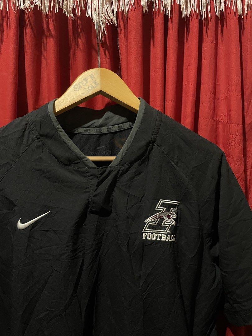 Nike Football Short Sleeve Pullover Black (Category: Activewear) located in Manila. Submitted by stepsole (Listing ID 1466684871, Image 2). Description: Verygcondition Color rate 9/10 No issue Need wash only .