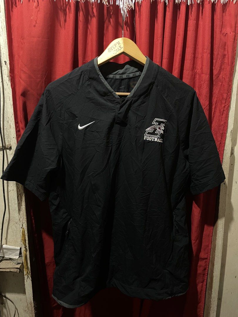 Nike Football Short Sleeve Pullover Black (Category: Activewear) located in Manila. Submitted by stepsole (Listing ID 1466684871, Image 1). Description: Verygcondition Color rate 9/10 No issue Need wash only .