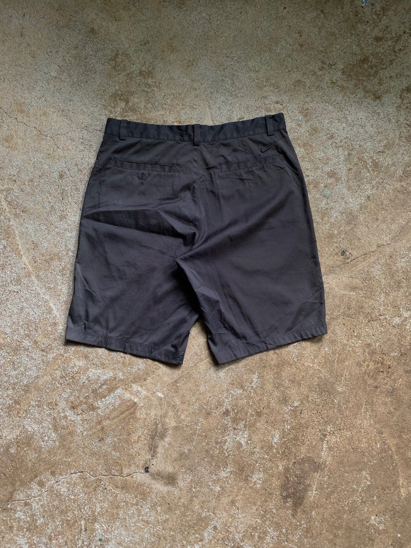 Nike Golf short (Category: Activewear) located in Bombon. Submitted by thriftkolang20 (Listing ID 1466770253, Image 2). Description: No issue Size 32 Length 21 9.5/10 color rate Excellent condition Color: dark gray / smoke gray.