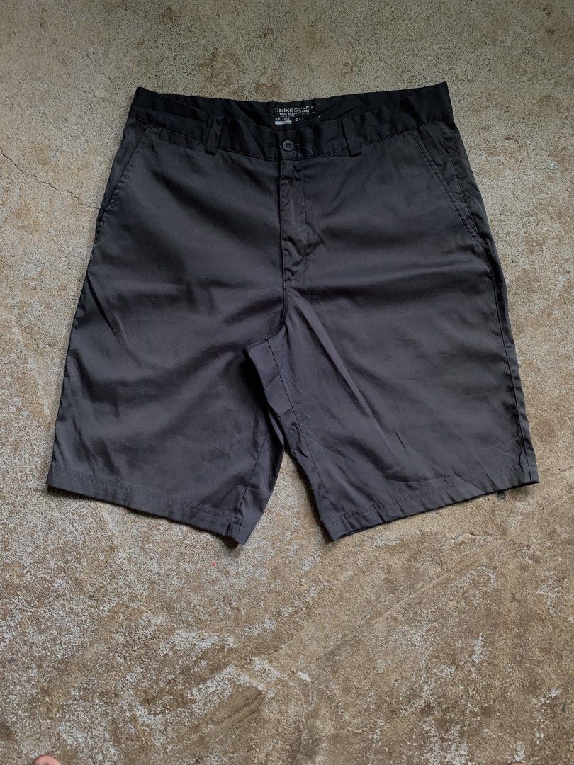 Nike Golf short (Category: Activewear) located in Bombon. Submitted by thriftkolang20 (Listing ID 1466770253, Image 1). Description: No issue Size 32 Length 21 9.5/10 color rate Excellent condition Color: dark gray / smoke gray.