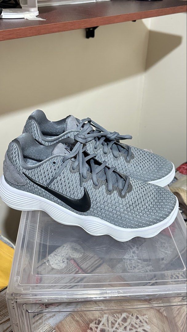 Nike Hyperdunk US 10 (FROM US, RFS: wrong size) (Category: Sneakers) located in Bulacan. Submitted by josephinepaez (Listing ID 1466773221, Image 2). Description: - Brand/Model: Nike Hyperdunk - Color: Grey - Size: US 10 / UK 9 / EUR 44 - Condition: Brandnew wala lang box since galing balikbayan box minaximize ang space - Features: Breathable mesh upper, secure lace-up closure, and lightweight cushioning - Best for: Running, workouts, or everyday