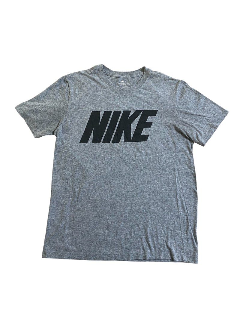 NIKE Icon Block Tee (Category: Tshirts & Polo Shirts ) located in Maasin. Submitted by regain_cycle17 (Listing ID 1466687790, Image 1). Description: Nike Icon Block Tee Excellent condition to as new🔥 21W x 27L 10/10 color rate No issue❌ Washed and ready to wear♻️ Color may vary due to lights❗️ 480 plus sf💰 MOP: GCash🏦 📍SOUTHERN LEYTE, VISAYAS 6600.