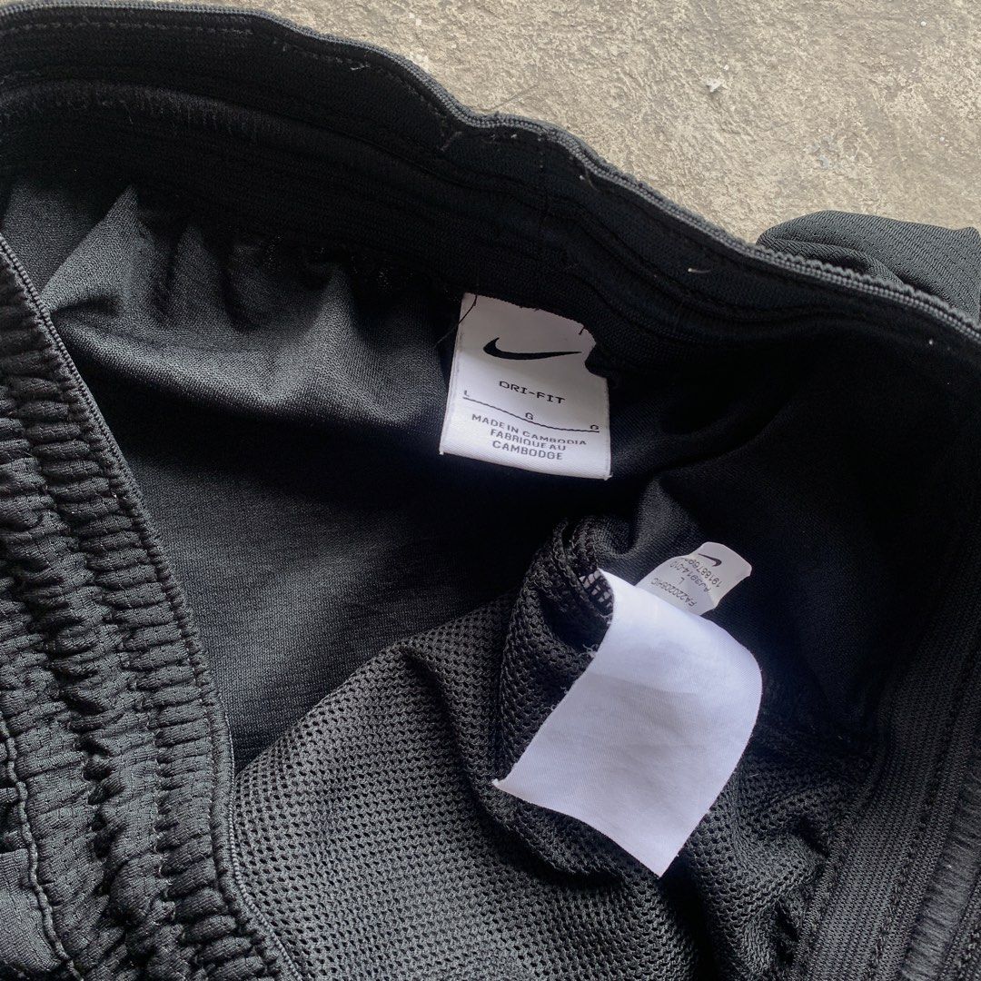 Nike Icon Dri-Fit Short (Category: Shorts) located in Manila. Submitted by egersss (Listing ID 1466611609, Image 3). Description: Nike Icon DriFit - Large on tag (adult) - Dimes: Waist 30-38 x Length 23 - Excellent condition - No issue - Location: Imus Cavite.