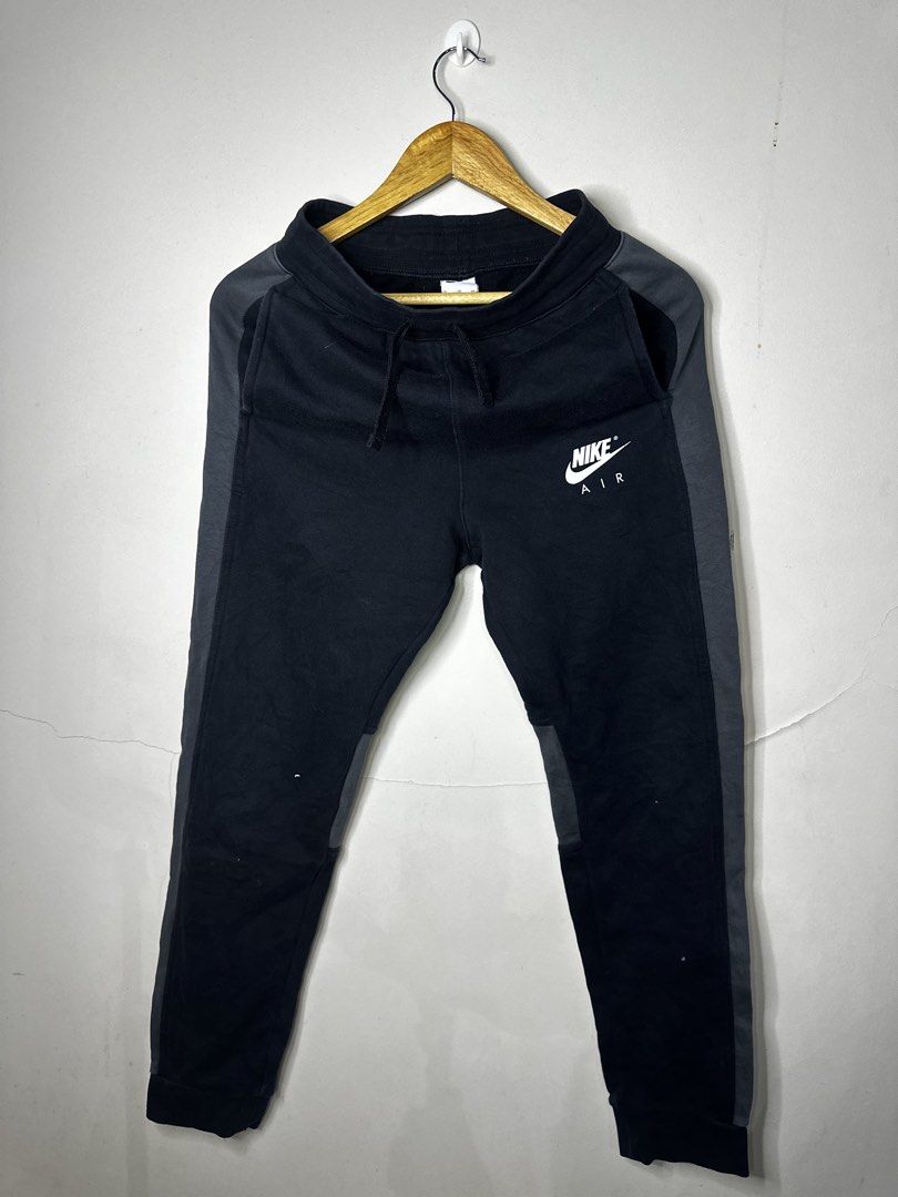 NIKE JOGGER (Category: Joggers) located in Molave. Submitted by thriftmate13 (Listing ID 1466588595, Image 1). Description: .
