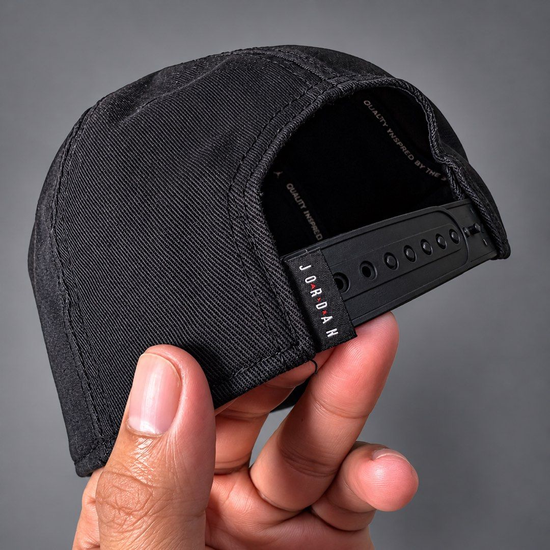 NIKE JORDAN SNAPBACK CAP (Category: Activewear) located in Taguig. Submitted by clarrk95 (Listing ID 1466626529, Image 2). Description: Nike Jordan Snapback Cap PRICE: ₱800 ONLY! ✅ very good condition ✅ add shipping fee ✅ ignoring LP inquiry Shipping: Lalamove | J&T | LBC Location: Taguig📍 Payment: Gcash | Bank | Cash FB: THRFT IG: thrft_25 DM for more detailed pics.📩.