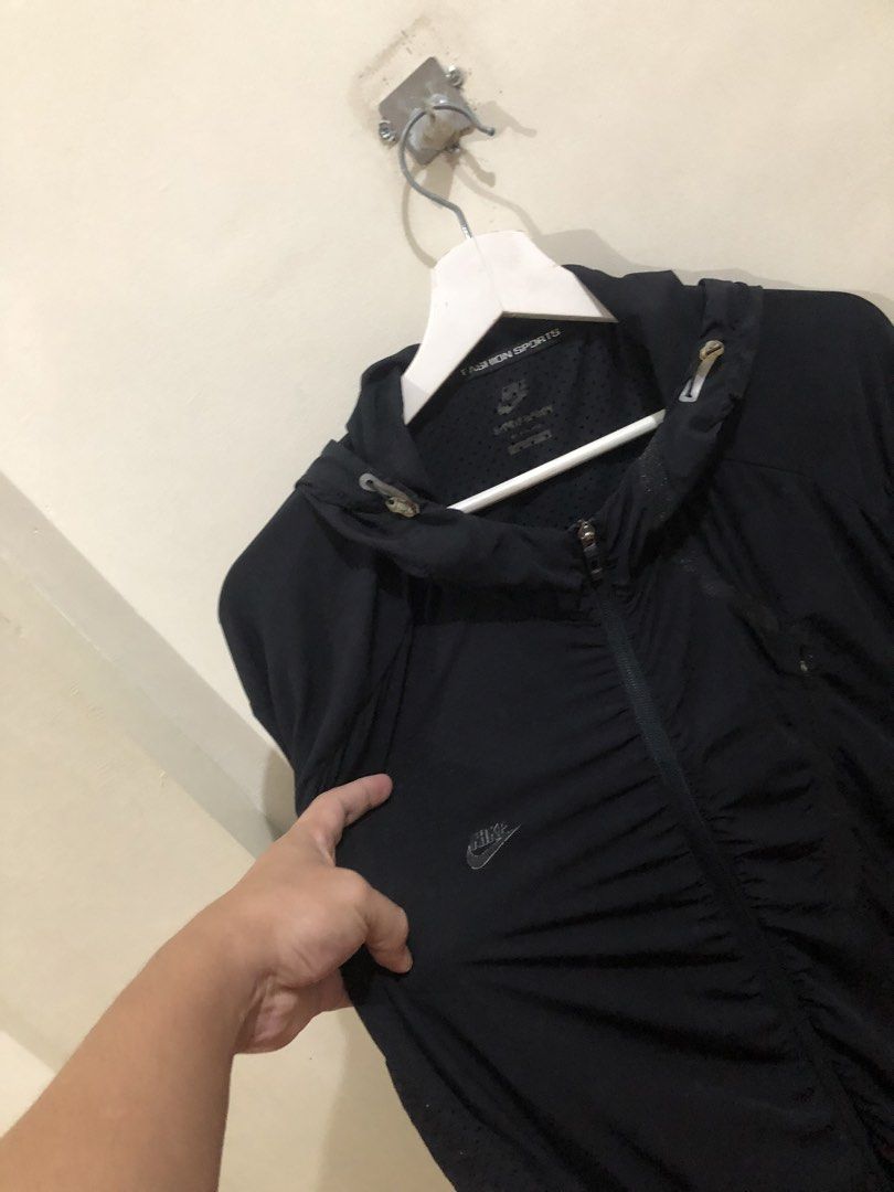 Nike Lightweight Jacket Black (Category: Coats, Jackets and Outerwear) located in Oas. Submitted by alithrifthunter (Listing ID 1466771320, Image 3). Description: .