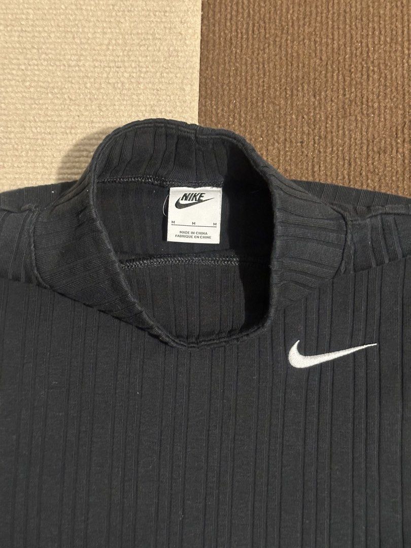 Nike Longsleeve (Category: Coats, Jackets and Outerwear) located in Baguio. Submitted by thriftowen (Listing ID 1466690168, Image 3). Description: .