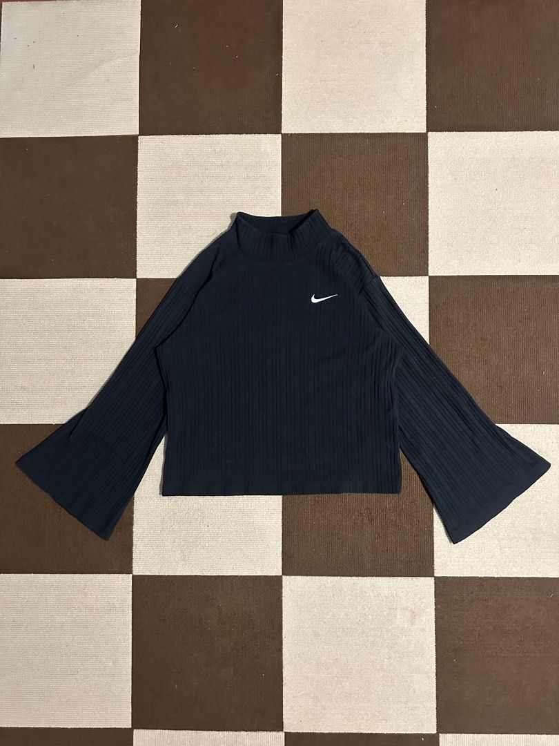 Nike Longsleeve (Category: Coats, Jackets and Outerwear) located in Baguio. Submitted by thriftowen (Listing ID 1466690168, Image 1). Description: .