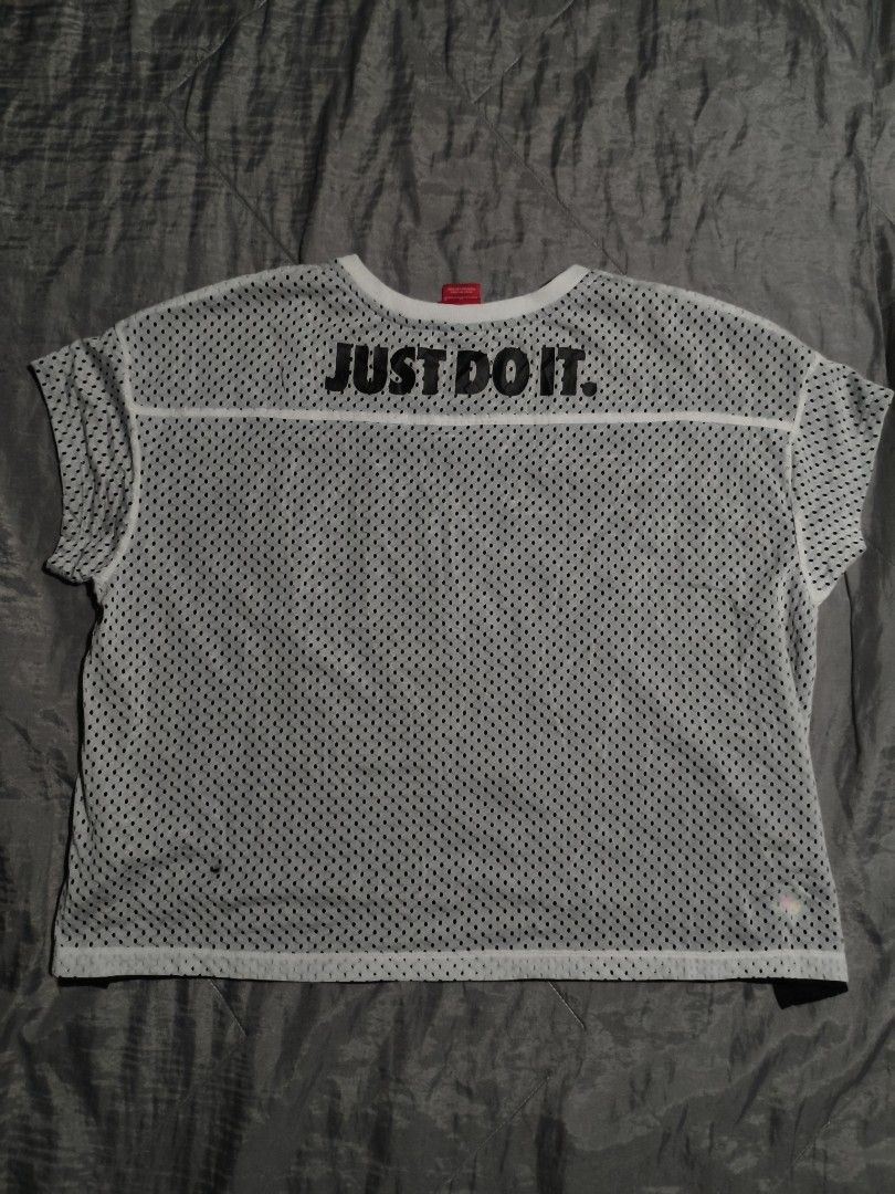 Nike Mesh Just Do It Jersey Top (Category: Activewear) located in Polangui. Submitted by quongmarka50283 (Listing ID 1466678991, Image 1). Description: -dimes:23/22 need wash Brand: Nike - Style: Mesh jersey top with crew neck and short sleeves - Color: White and black - Size: Large (L) - Material: 100% polyester with small dot perforations throughout for breathability - Design details: Large Nike swoosh on the front, 'Just Do It' printed on uppe